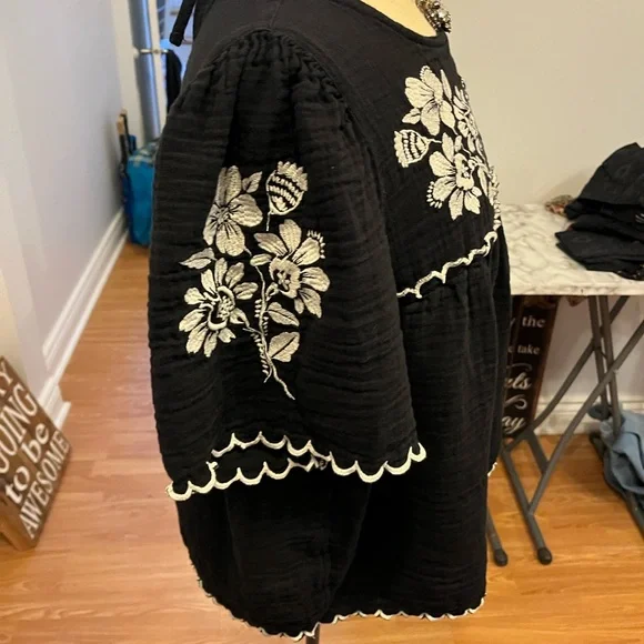 Old Navy Black Ruffle Sleeve Blouse White Embroidery XL - Picture 5 of 10